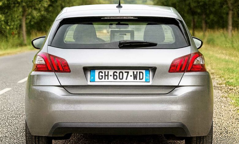 Une voiture radar banalisée.