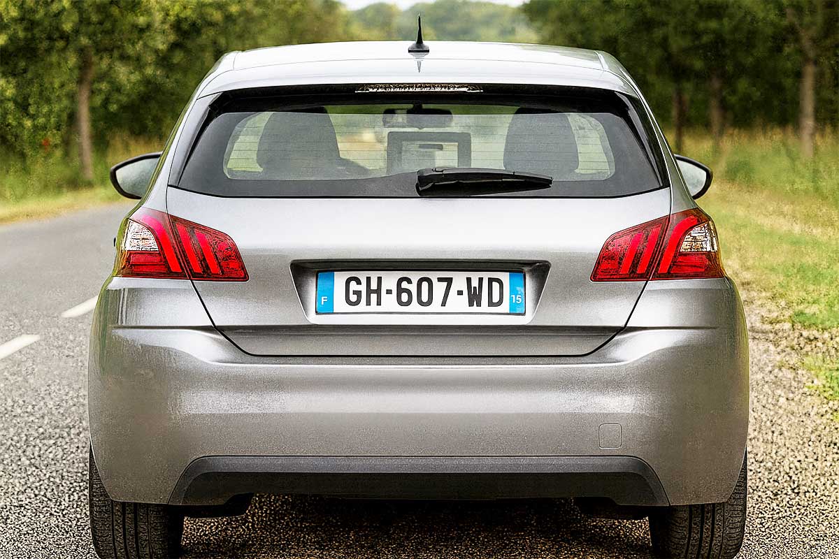 Une voiture radar banalisée.