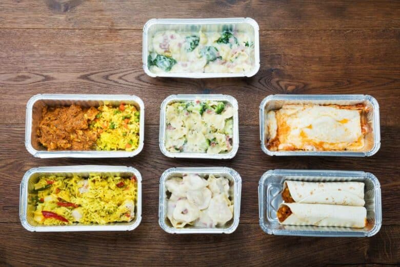 De nombreux plats préparés à l'avance.
