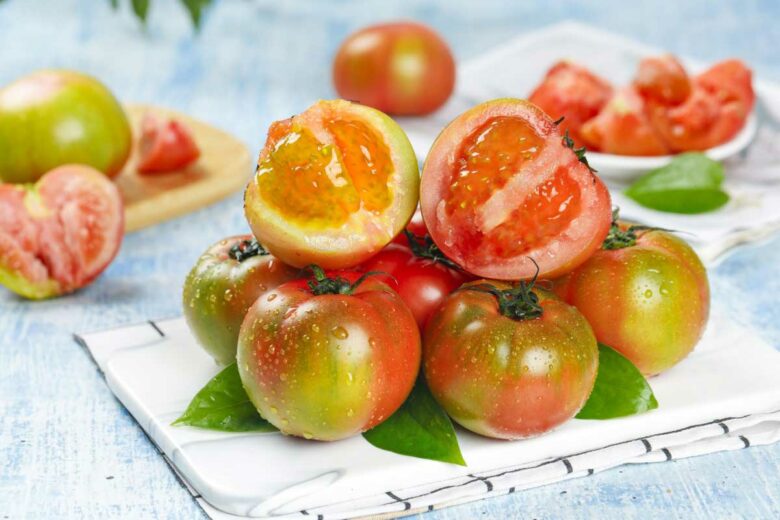 Des tomates pas mûres.