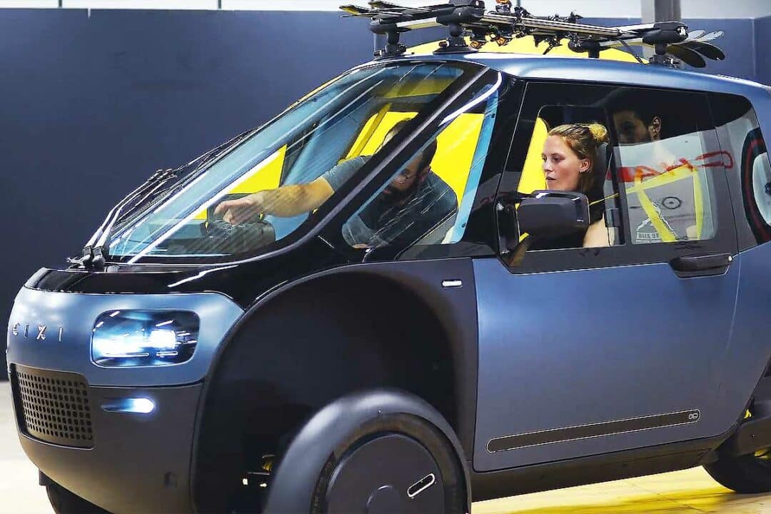 Un vélomobile en présentation.
