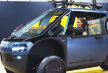 Un vélomobile en présentation.