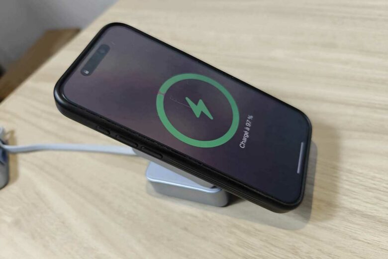 Un chargeur discret et pratique au quotidien.