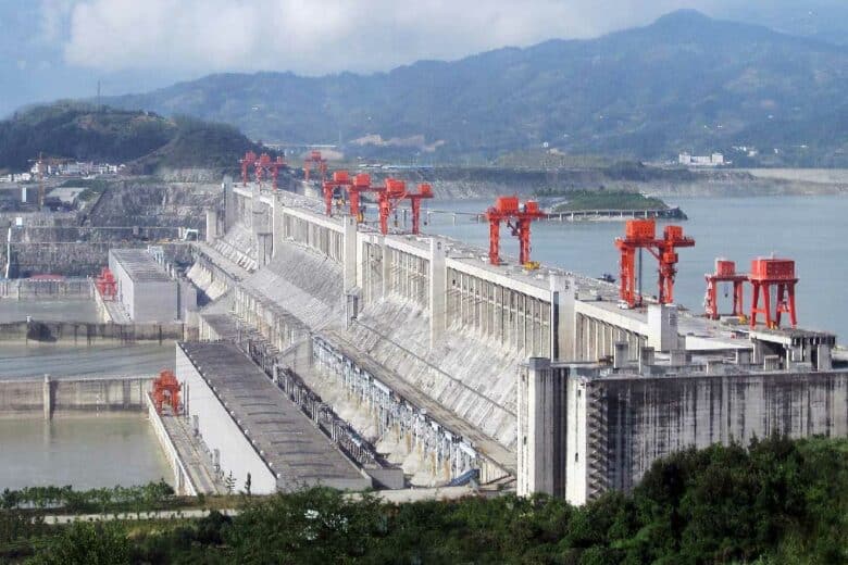 Le barrage des Trois-Gorges, la plus grande centrale hydroélectrique au monde (actuellement) par sa puissance installée.