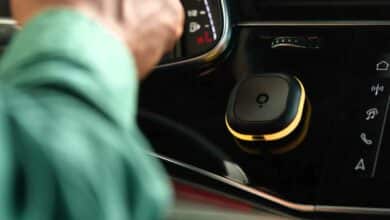 Un petit boitier servant avertisseur de dangers sur la route.