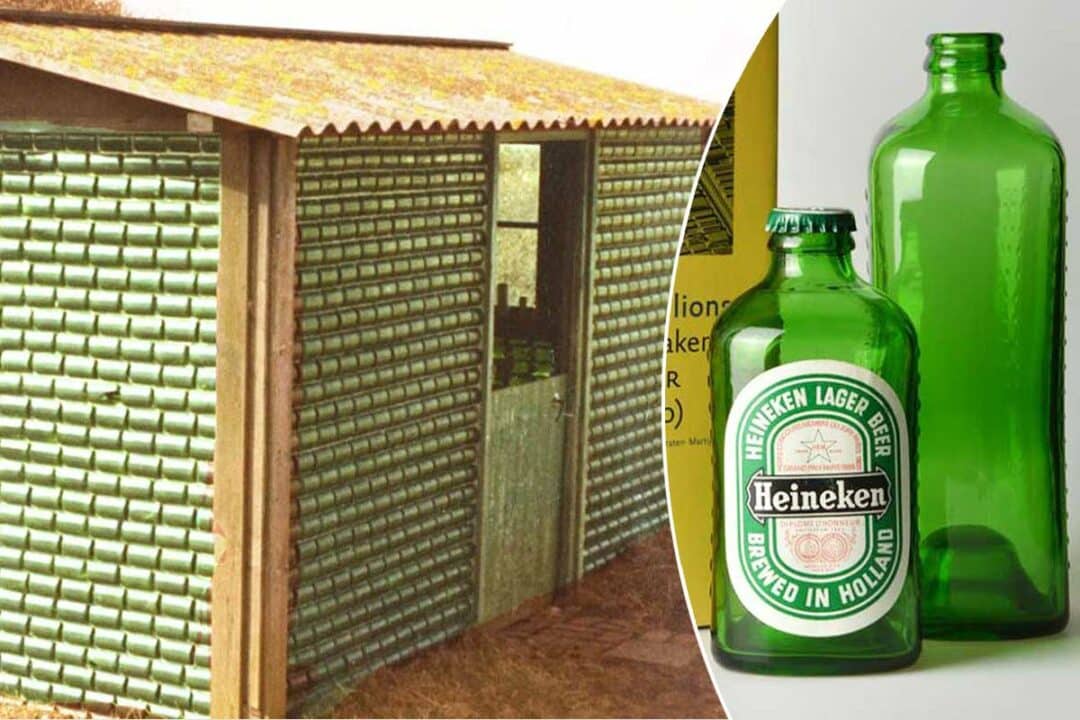 Deux bouteilles de bière et un abri construit avec ce type de bouteilles.