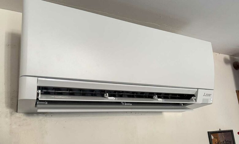Une unité de climatisation réversible.