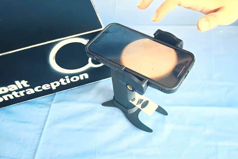 Un dispositif pour réaliser des spermogrammes à l'aide d'un microscope en impression 3D, d'un smartphone et d'une IA.