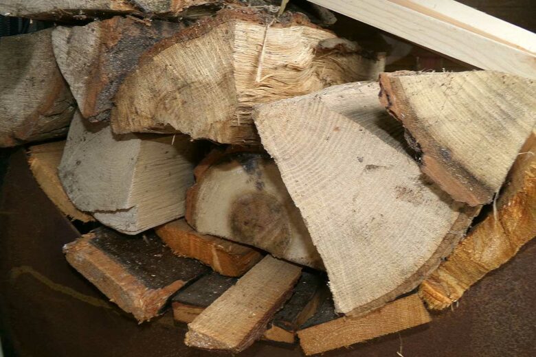 Un panier de stockage de bois.