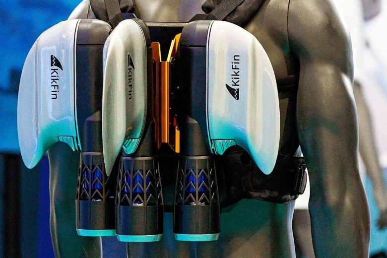 Un jetpack sur un manequin.