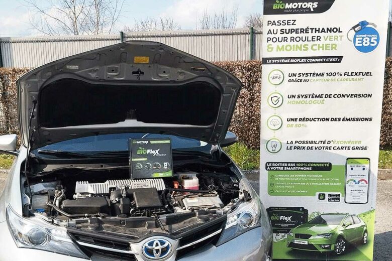Un kit de conversion posé sur un moteur.