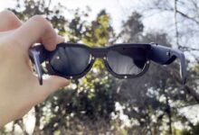 Une paire de lunettes contre l'épilepsie.