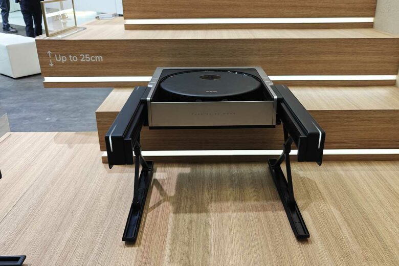 Un robot aspirateur capable de monter des escaliers.