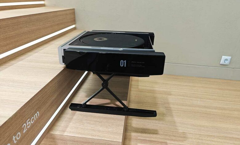 Un robot aspirateur monte des escaliers, du jamais vu.