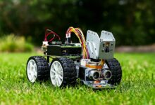 Un robot qui élimine les mauvaises herbes avec un laser.
