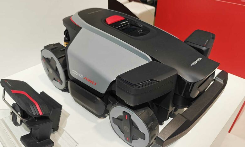 Le Rockmow Z1 de Roborock lors du salon IFA 2025.