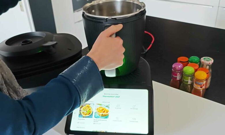 Une démonstration d'un Thermomix.