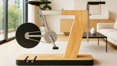 Un vélo d'appartement très moderne.
