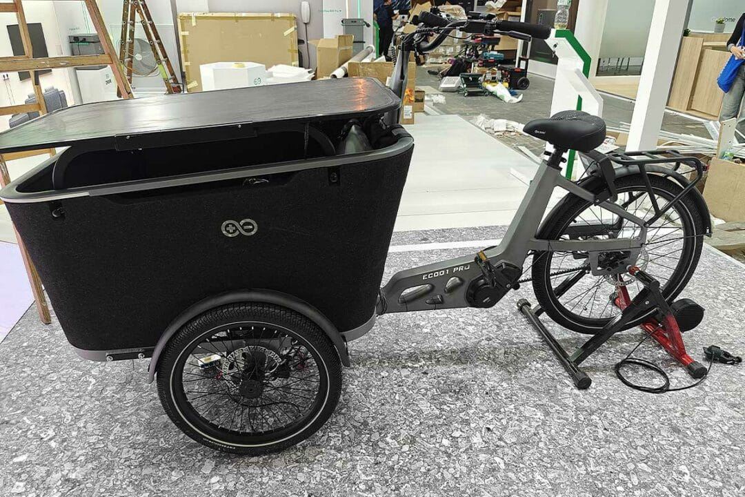 Le vélo cargo solaire présenté par Zendure lors de l'IFA 2025.