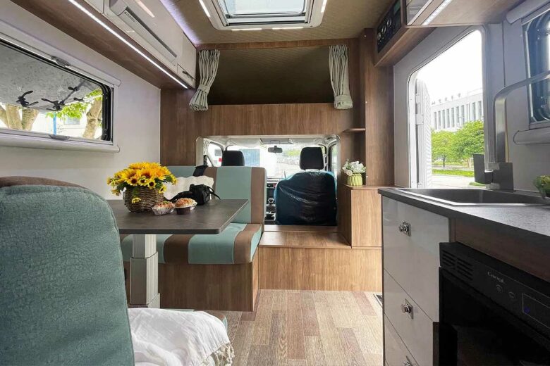 L'intérieur du camping car.