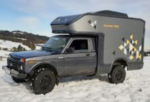 Un camping car sur une base de Lada Niva.