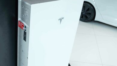 Une batterie Tesla dans un magasin.