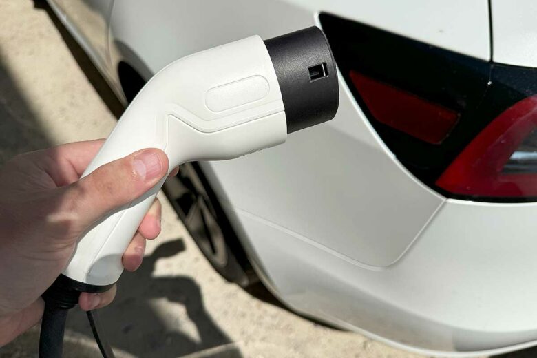 Une prise pour recharge de voiture électrique.