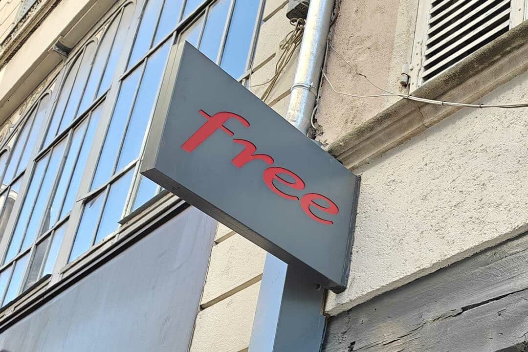 L'enseigne d'une boutique Free.