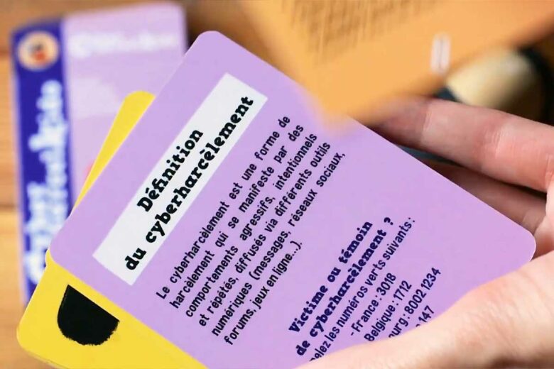 Des cartes éducatives.