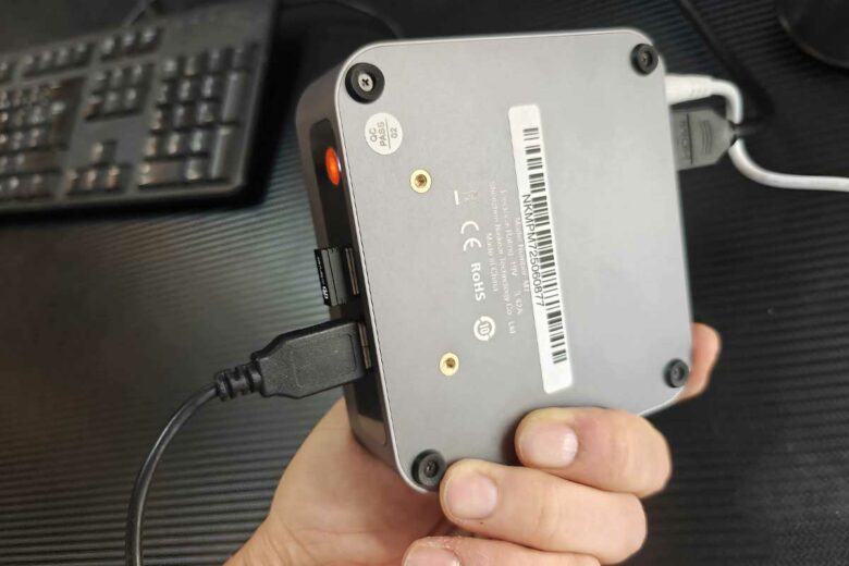 Un mini PC très compact.