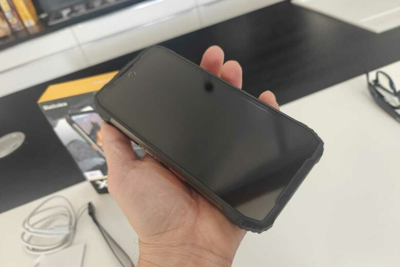 Un smartphone taillé pour la vanlife.