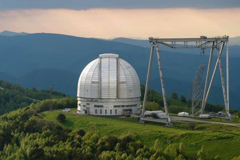 Un télescope de l'observatoire d'astrophysique de l'Académie russe des Sciences.