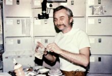 Owen Garriott lors de la mission Skylab 3.