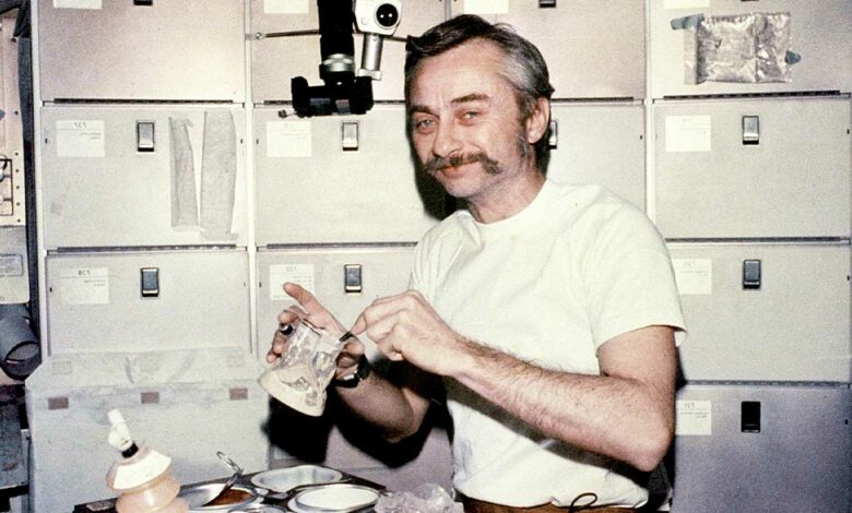 Owen Garriott lors de la mission Skylab 3.