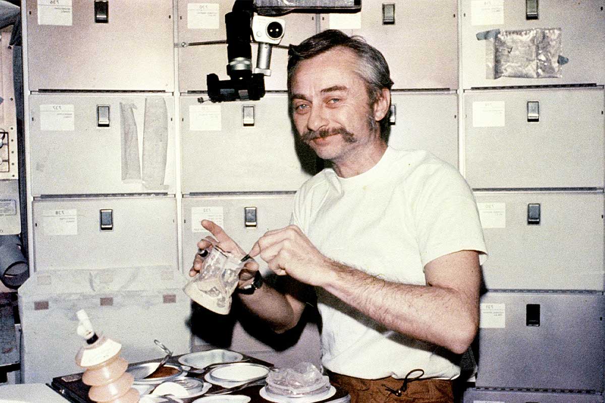 Owen Garriott lors de la mission Skylab 3.