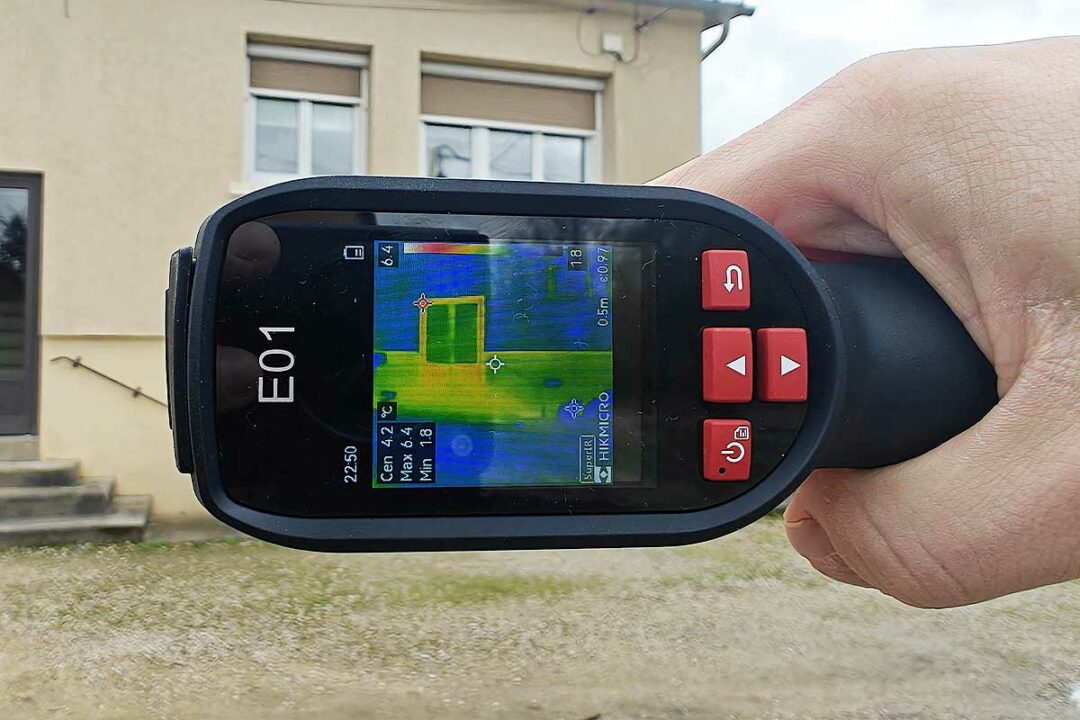 Une caméra thermique utilisée pour vérifier la bonne isolation.