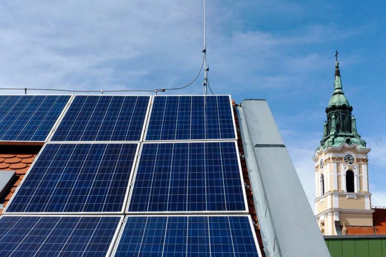 Un paratonnerre pour protéger l'installation électrique et photovoltaïque.