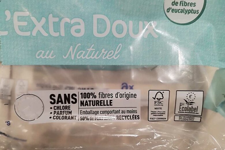 Emballage de papier toilette non blanchi.
