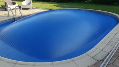 Un coussin d'hivernage dans une piscine.