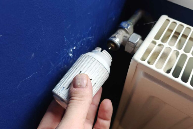 Démontage de la tête thermostatique.