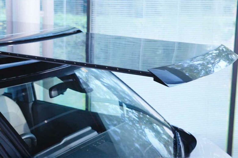 Le toit rétractable en gros plan.