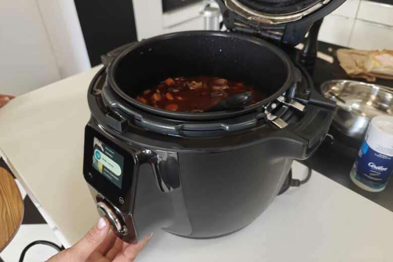 Préparation d'un bœuf bourguignon au Cookeo.