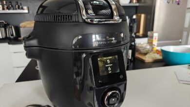 Le Moulinex Cookeo Infinity sur un plan de travail.