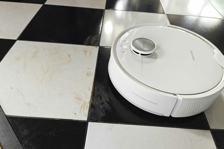 Il vient à bout des taches les plus tenaces. Crédit photo : Alexandre Bonazzi pour NeozOne