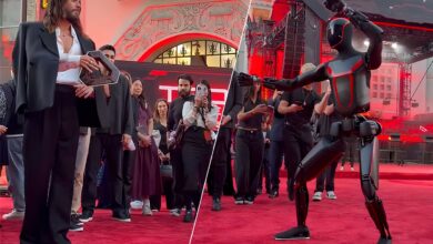 Jared Leto fait face à Tesla Optimus lors d'une avant-première du film Tron.