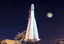 Une fusée sur un pas de tir.