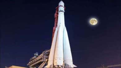 Une fusée sur un pas de tir.