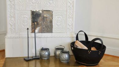 Un poêle à bois alsacien en céramique.