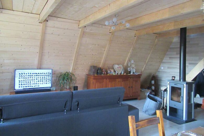 Un intérieur chaleureux en bois.