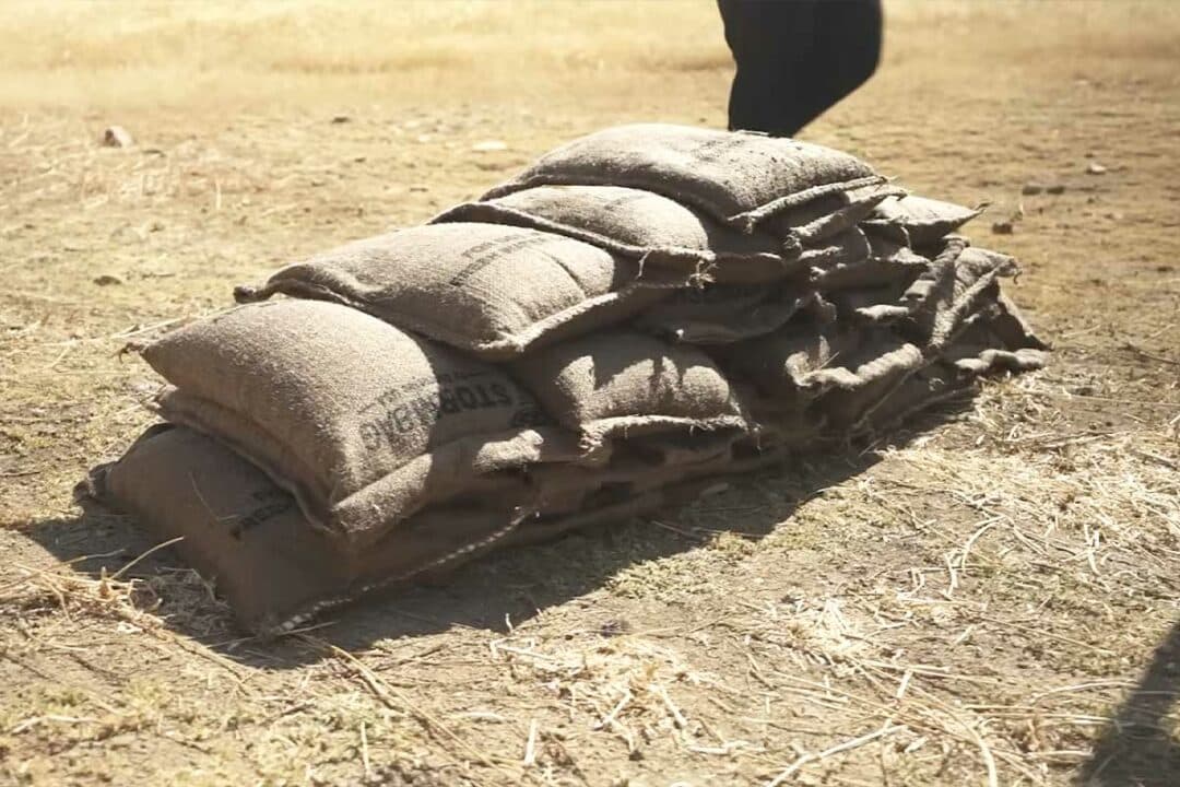 Des sacs pour former une barrière de protection en cas d'inondation.